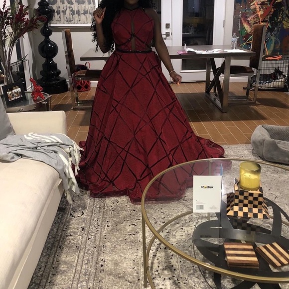 Elegant gown - Picture 5 of 6